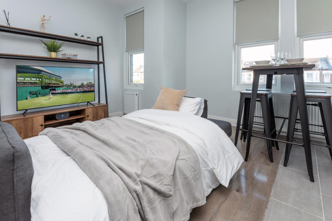 Taylor'S Apartment Wimbledon ลอนดอน ภายนอก รูปภาพ